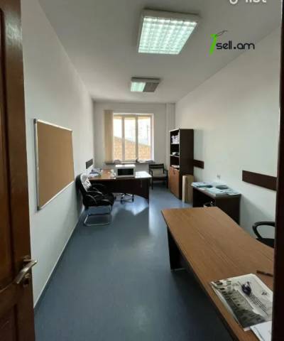 Գրասենյակային տարածք Պարոնյան փողոցում կենտրոնում, 95 ք.մ.