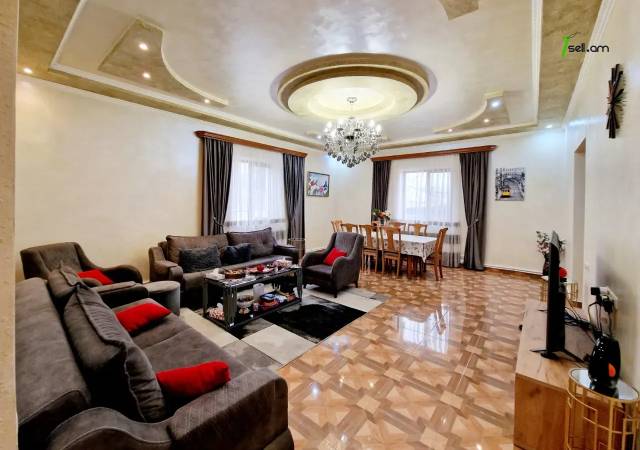 Երկու հարկանի քարե տուն, Նոյ թաղամաս Աջափնյակում, 840 ք.մ., 3+ սանհանգույց, եվրովերանորոգված