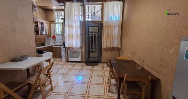 2 սենյականոց բնակարան Նալբանդյան փողոցում, 80 քմ, 2/4 հարկ, կապիտալ վերանորոգված, քարե շենք