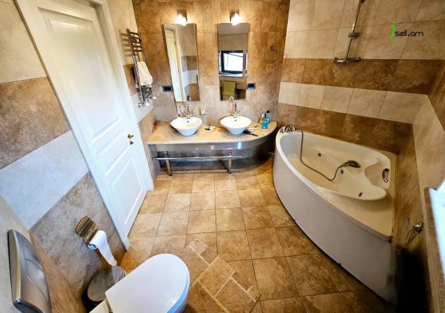 Երեք հարկանի տուն Արաբկիրում, 3200 ք.մ., 3+ սանհանգույց, մեծ հողամաս, կապիտալ վերանորոգված