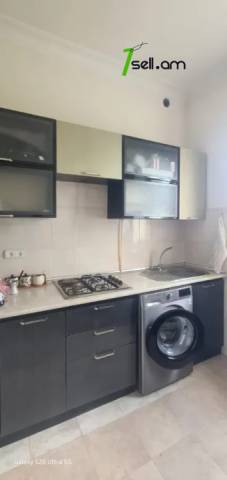 Երկու հարկանի տուն Կնունյանց փողոցում Եղվարդում, 300 քմ, 3+ սանհանգույց, կապիտալ վերանորոգված