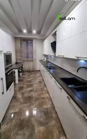 3 սենյականոց բնակարան նորակառույց շենքում Նիկողայոս Ադոնցի փողոցում, 90 ք.մ., բարձր առաստաղներ