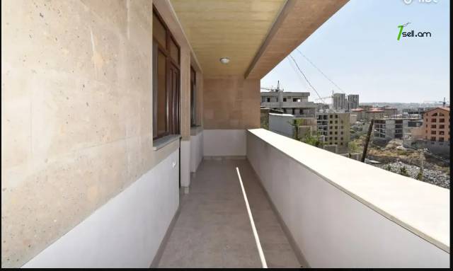 3 սենյականոց բնակարան նորակառույց շենքում Աղբյուր Սերոբի փողոցում, 130 ք.մ., 2 սանհանգույց