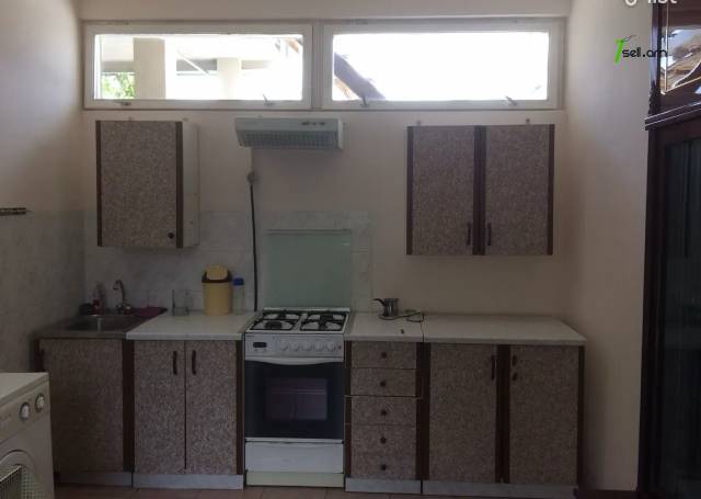 Երկու հարկանի քարե տուն Ազատության պողոտայում Արաբկիրում, 230 քմ, 3+ սանհանգույց