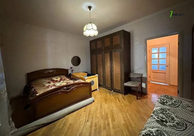 Երկու հարկանի քարե տուն Մարշալ Բաղրամյան պողոտայում Արաբկիրում, 130 ք.մ., 2 սանհանգույց