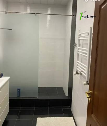 3 սենյականոց բնակարան նորակառույց շենքում Մամիկոնյանց փողոցում, 123 ք.մ., 2 սանհանգույց