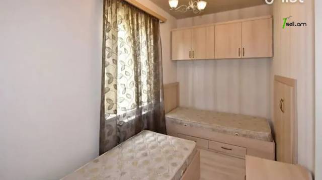 3 սենյականոց բնակարան Հանրապետության փողոցում, 77 ք.մ., բարձր առաստաղներ, կապիտալ վերանորոգված