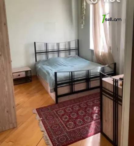 Երեք հարկանի քարե տուն Ծարավ աղբյուրի փողոցում Ավանում, 360 ք.մ., 2 սանհանգույց