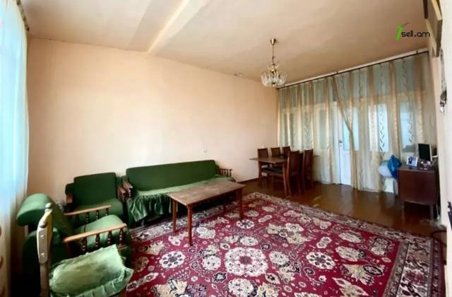 Երկու հարկանի քարե տուն Էրեբունու փողոցում Էրեբունիում, 500 քմ, 2 սանհանգույց