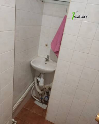 3 սենյականոց բնակարան Բաղրամյան պողոտայում, 100 քմ, նախավերջին հարկ, կապիտալ վերանորոգված, քարե շենք