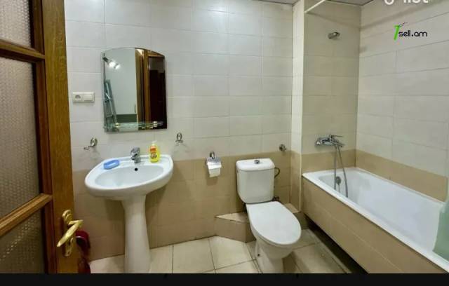 3 սենյականոց բնակարան Կոմիտասի պողոտայում, 75 քմ, 2/5 հարկ, բարձր առաստաղներ, կապիտալ վերանորոգված