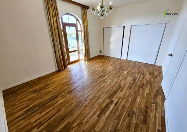 Երկու հարկանի քարե տուն, Վահագնի Թաղամաս Աջափնյակում, 1820 ք.մ., 3+ սանհանգույց