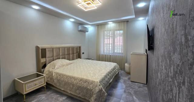 Երկու հարկանի քարե տուն Նար-Դոսի փողոցում կենտրոնում, 400 քմ, 3+ սանհանգույց, կապիտալ վերանորոգված