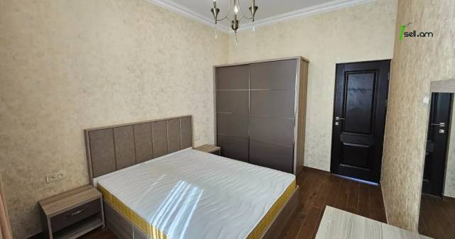 Երկու հարկանի քարե թաունհաուզ, Գ-1 թաղամաս Աջափնյակում, 400 քմ, 2 սանհանգույց, կապիտալ վերանորոգված