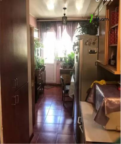 4 սենյականոց բնակարան Մալաթիայի փողոցում, 100 ք.մ., նախավերջին հարկ, եվրովերանորոգված, քարե շենք