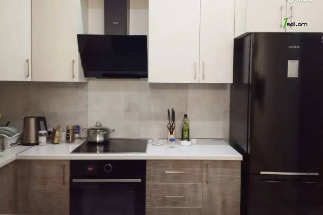 3 սենյականոց բնակարան նորակառույց շենքում Եկմալյան փողոցում, 80 ք.մ., 5/18 հարկ, բարձր առաստաղներ