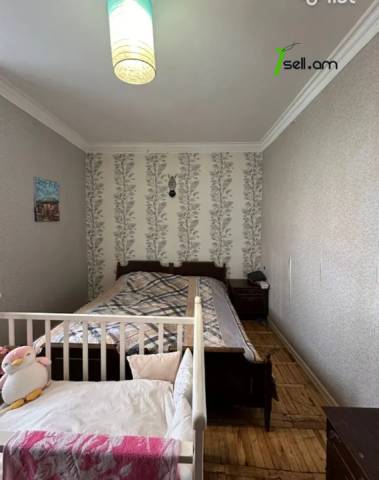 3 սենյականոց բնակարան, 16 թաղամաս, 78 ք.մ., 12/16 հարկ, կապիտալ վերանորոգված