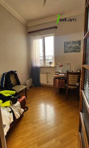 Երկու հարկանի քարե տուն Սեպուհի փողոցում Արաբկիրում, 788 ք.մ., 2 սանհանգույց, կոսմետիկ վերանորոգում