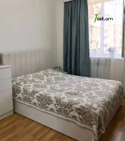 3 սենյականոց բնակարան Կոմիտասի պողոտայում, 67 ք.մ., 4/8 հարկ, կապիտալ վերանորոգված, քարե շենք