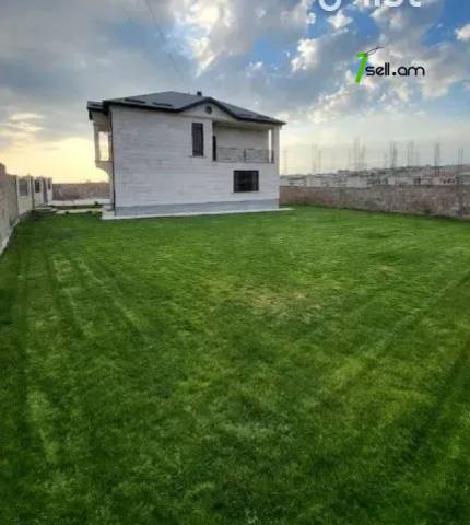 Երեք հարկանի տուն, Գ-1 թաղամաս Աջափնյակում, 300 ք.մ., 3+ սանհանգույց, եվրովերանորոգված