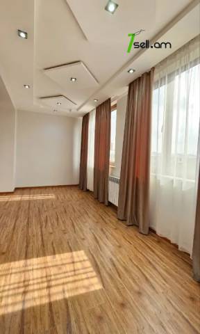 4 սենյականոց բնակարան Նիկողայոս Ադոնցի փողոցում, 100 քմ, եվրովերանորոգված, քարե շենք