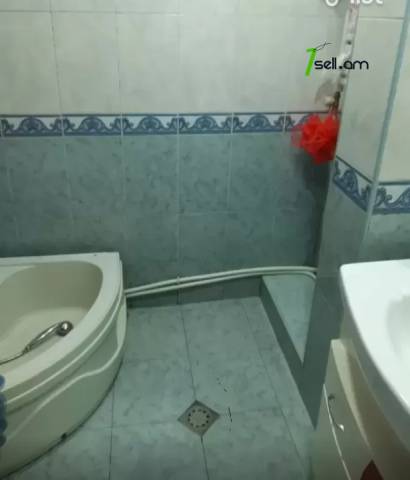 3 սենյականոց բնակարան, Դավթաշենի 4-րդ զանգված, 105 ք.մ., մի քանի պատշգամբ, 4/9 հարկ