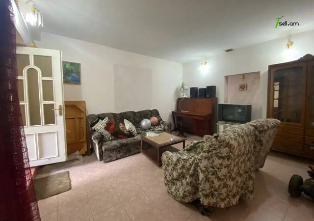 Երկու հարկանի քարե տուն Արաբկիրի 33-րդ փողոցում Արաբկիրում, 150 ք.մ., 3+ սանհանգույց