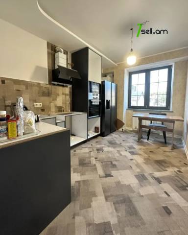 3 սենյականոց բնակարան Կոմիտասի պողոտայում, 88 ք.մ., 3/9 հարկ, կապիտալ վերանորոգված, քարե շենք