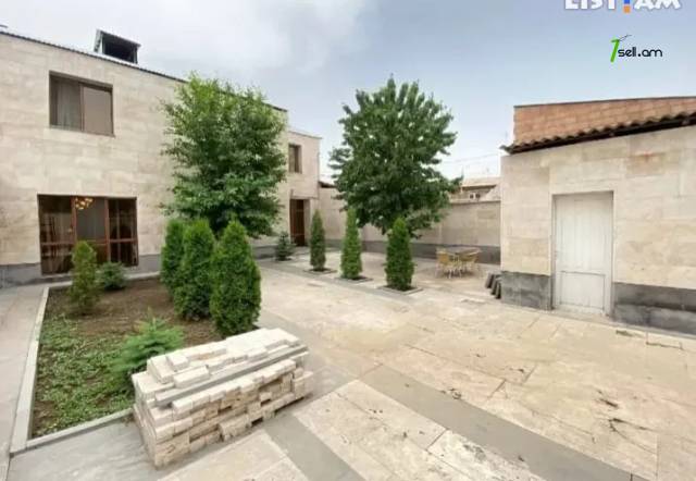 Երկու հարկանի քարե տուն Մարշալ Խուդյակովի փողոցում Ավանում, 252 քմ, 3+ սանհանգույց