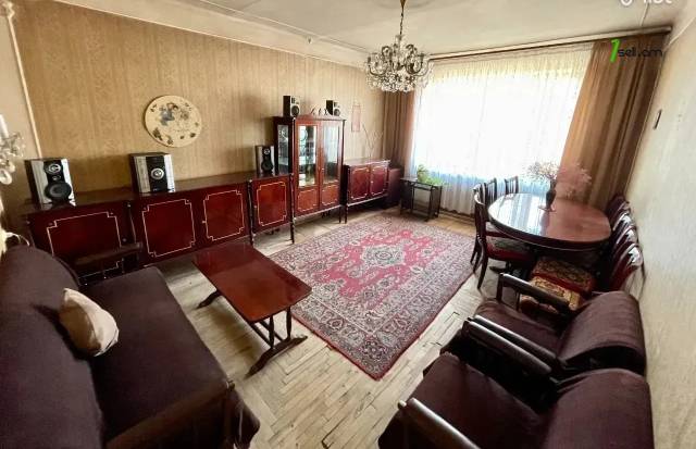 2 սենյականոց բնակարան Նաիրի Զարյան փողոցում, 46 քմ, նախավերջին հարկ, մասնակի վերանորոգում, քարե շենք