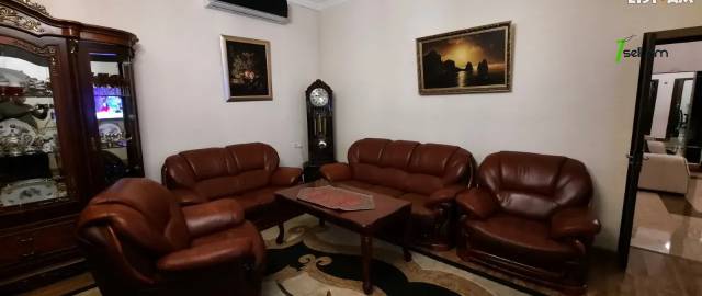 Երկու հարկանի քարե տուն Դավիթ Բեկի փողոցում Էրեբունիում, 530 ք.մ., 2 սանհանգույց