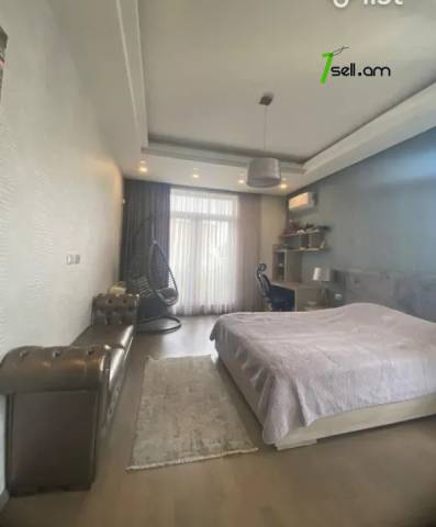 Երեք հարկանի տուն Մարշալ Բաբաջանյան փողոցում Ավանում, 715 քմ, 3+ սանհանգույց