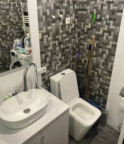 3 սենյականոց բնակարան նորակառույց շենքում Կոմիտասի պողոտայում, 61 ք.մ., 7/16 հարկ, բարձր առաստաղներ