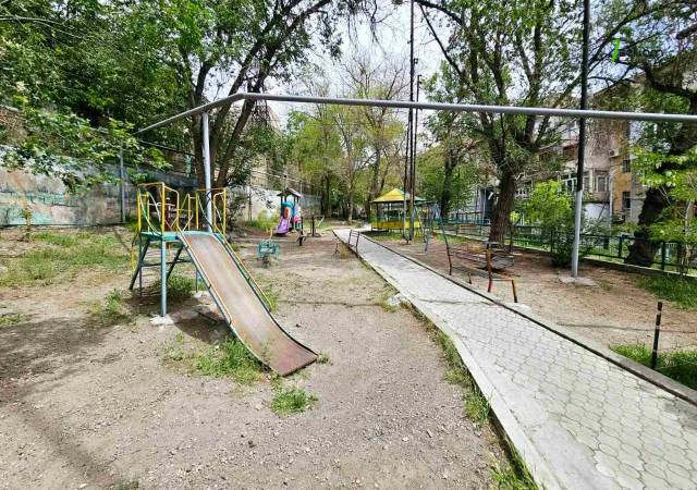 Երեք հարկանի քարե տուն Կիևյան փողոցում Արաբկիրում, 500 ք.մ., 3+ սանհանգույց, կապիտալ վերանորոգված