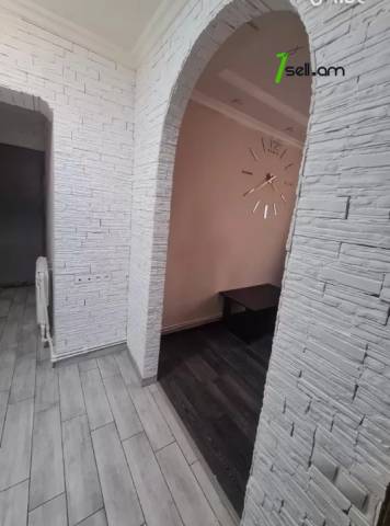 3 սենյականոց բնակարան Ռայնիսի փողոցում, 70 ք.մ., նախավերջին հարկ, կապիտալ վերանորոգված