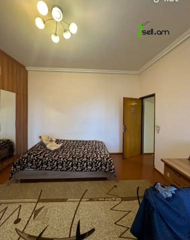 Երկու հարկանի քարե տուն Գրիգոր Զոհրապի փողոցում Աջափնյակում, 294 քմ, 2 սանհանգույց