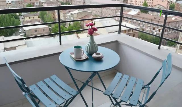 2 սենյականոց բնակարան նորակառույց շենքում Մաշտոցի պողոտայում, 47 ք.մ., բարձր առաստաղներ