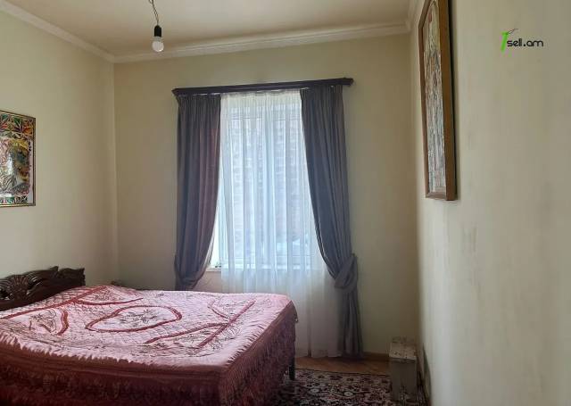 Երկու հարկանի քարե տուն Դպրոցակաների փողոցում Օշականում, 130 քմ, 2 սանհանգույց, մեծ հողամաս