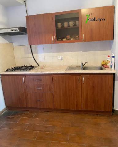 1 սենյականոց բնակարան Հանրապետության փողոցում, 50 ք.մ., 5/10 հարկ, եվրովերանորոգված