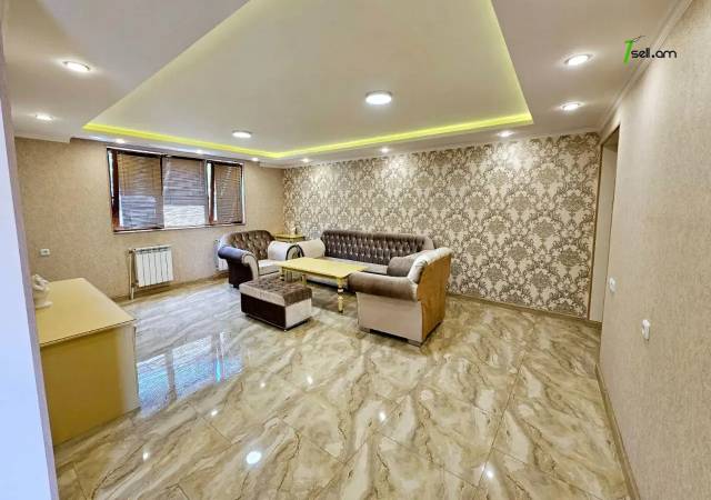 Երկու հարկանի քարե տուն Օստրովսկու փողոցում կենտրոնում, 380 քմ, 2 սանհանգույց, եվրովերանորոգված