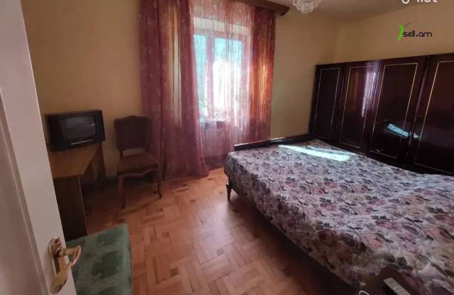 4 սենյականոց բնակարան Դրոյի փողոցում, 117 քմ, 2/5 հարկ, կոսմետիկ վերանորոգում, քարե շենք