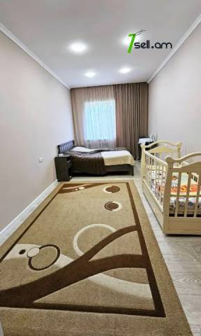 Երկու հարկանի տուն Դավիթ Բեկի փողոցում Էրեբունիում, 1400 քմ, կապիտալ վերանորոգված