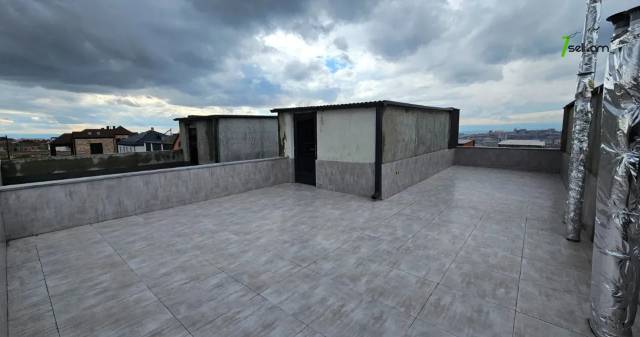 Երեք հարկանի քարե թաունհաուզ Նվեր Սաֆարյան փողոցում Ավանում, 351 ք.մ., 3+ սանհանգույց