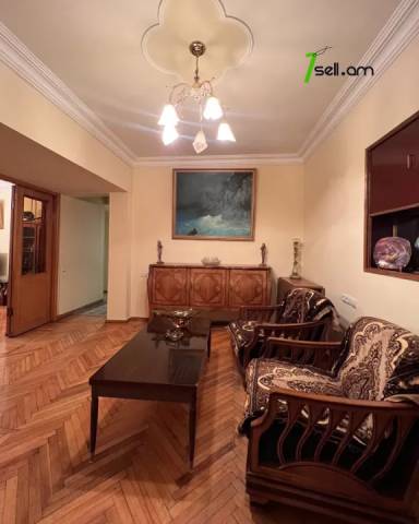 3 սենյականոց բնակարան Արաբկիրում, 73 ք.մ., 2 սանհանգույց, 3/5 հարկ, կապիտալ վերանորոգված, քարե շենք