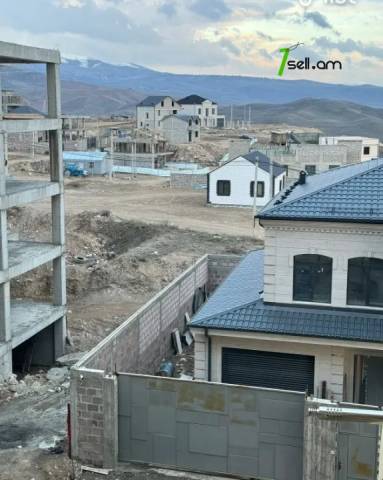 2 սենյականոց բնակարան նորակառույց շենքում Մինսկի փողոցում, 30 ք.մ., 4/6 հարկ, բարձր առաստաղներ