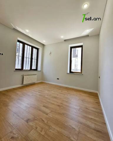 Երեք հարկանի քարե տուն, Դուրյան թաղամաս Ավանում, 800 ք.մ., 3+ սանհանգույց