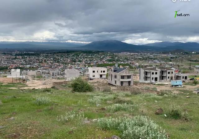 Հողատարածք բնակելի շինությունների համար Ավանում, 4000 ք.մ.