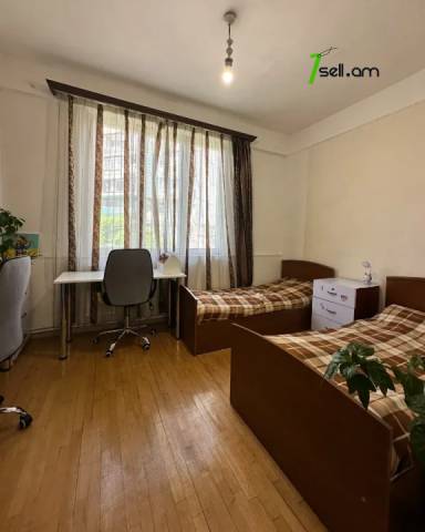 3 սենյականոց բնակարան Սարյանի փողոցում, 80 քմ, նախավերջին հարկ, եվրովերանորոգված, քարե շենք