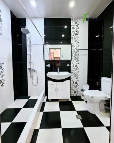 Երեք հարկանի քարե տուն Սասունցի Դավիթ փողոցում Էրեբունիում, 200 ք.մ., 3+ սանհանգույց