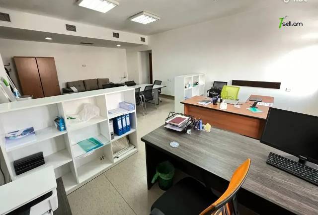 Գրասենյակային տարածք Պարոնյան փողոցում կենտրոնում, 95 ք.մ.